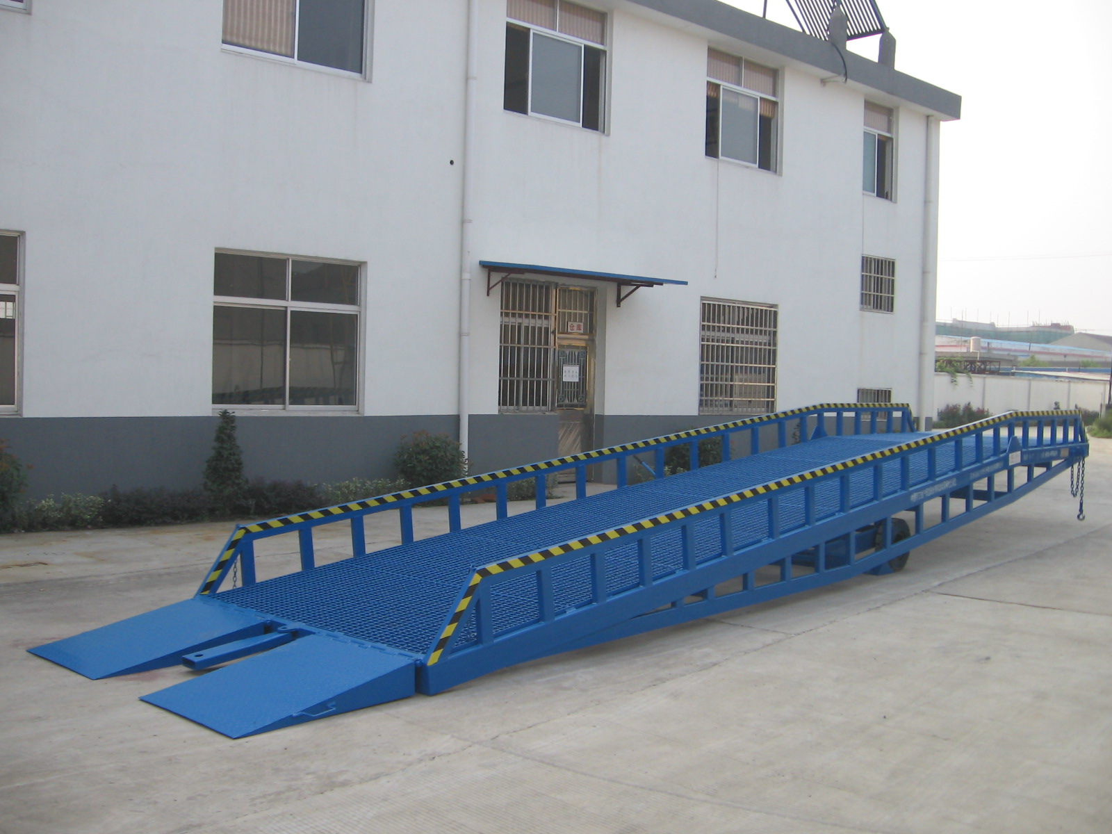 移動(dòng)登車(chē)橋
